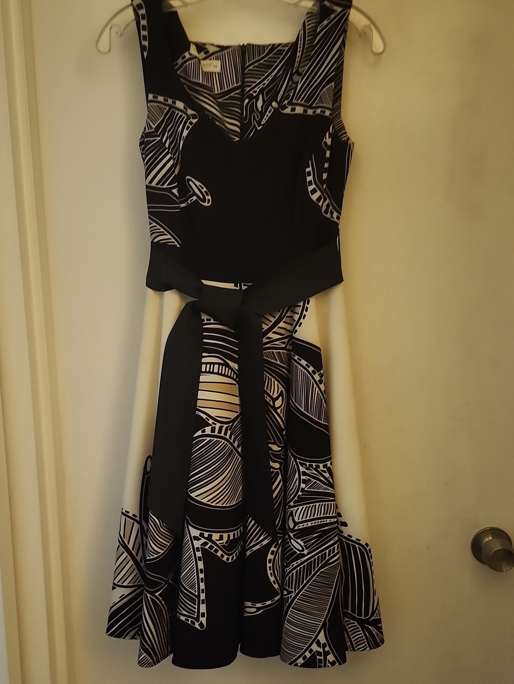Black & White Patterned Belted Sleeveless Dress